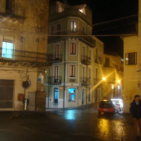 L'angolo Sulla Piazza Mirabella Imbaccari