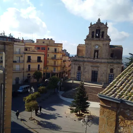 L'angolo Sulla Piazza Mirabella Imbaccari